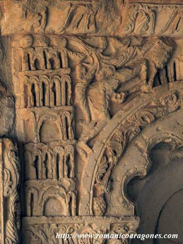 INTERIOR DEL VENTANAL DE PONIENTE. DETALLE DE ADN